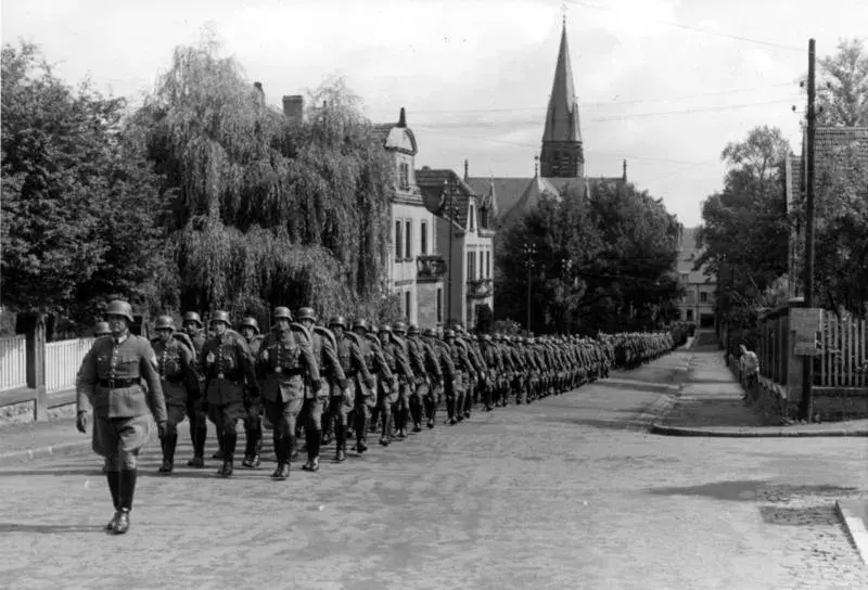 Bundesarchiv Bild 121-0467, Forbach, Einmarsch Polizeibataillon