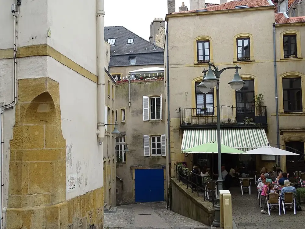 Street Scene - Metz - Grand Est - France - 02